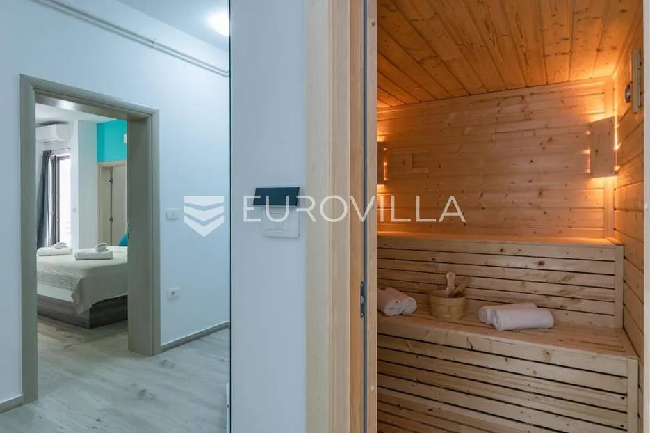 pula, apartmanska kuća s bazenom na uređenoj okućnici, 350 m od mora - slika 10