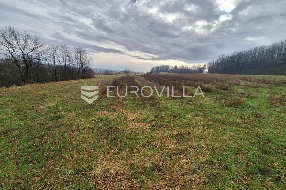 Karlovac, Mala Švarča, građevinsko zemljište 1500 m², s prekrasnim pogledom