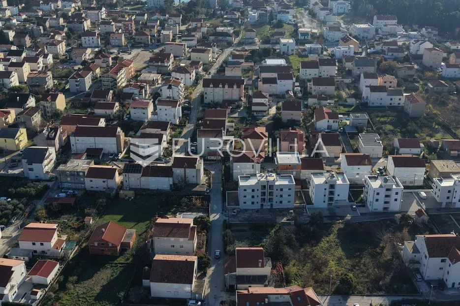 kaštel lukšić, funkcionalan uredski prostor na prvom katu - slika 14