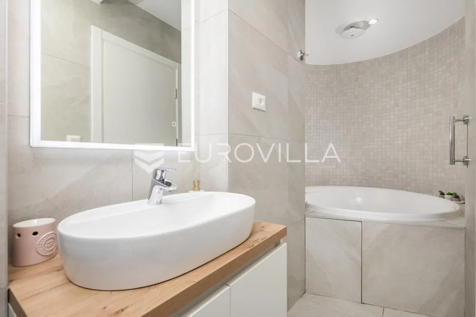 otok krk, malinska, luksuzna vila s dva apartmana u prvom redu do mora - slika 9