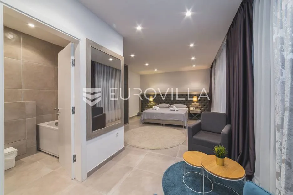 trogir, luksuzna vila s bazenom, nkp 368 m2 - slika 52