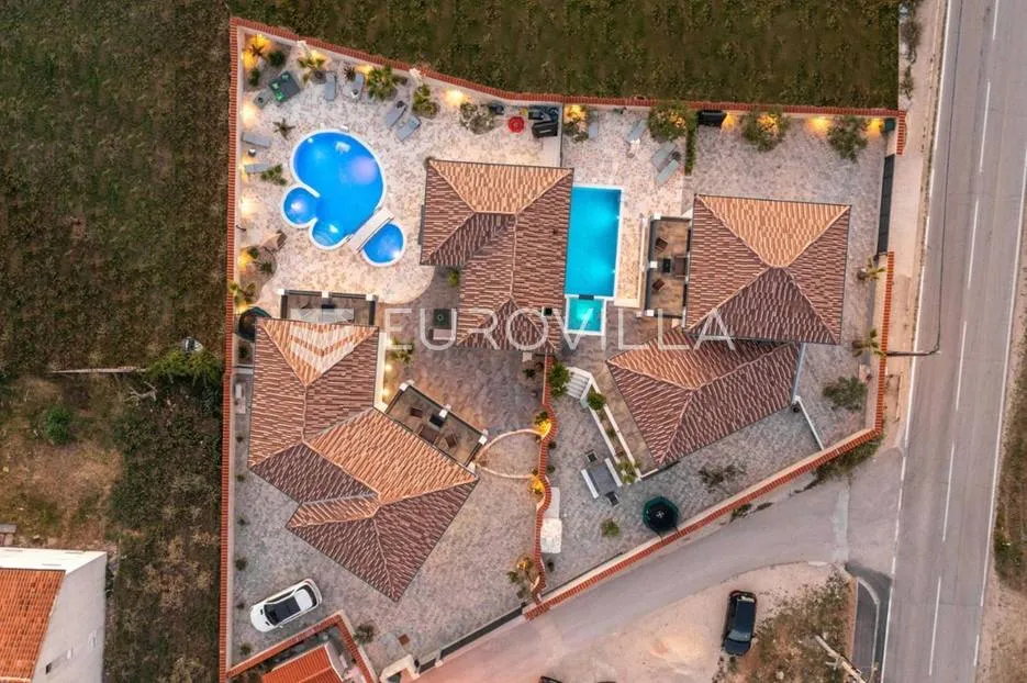 okolica zadra, luksuzan kompleks od dvije ville - slika 3