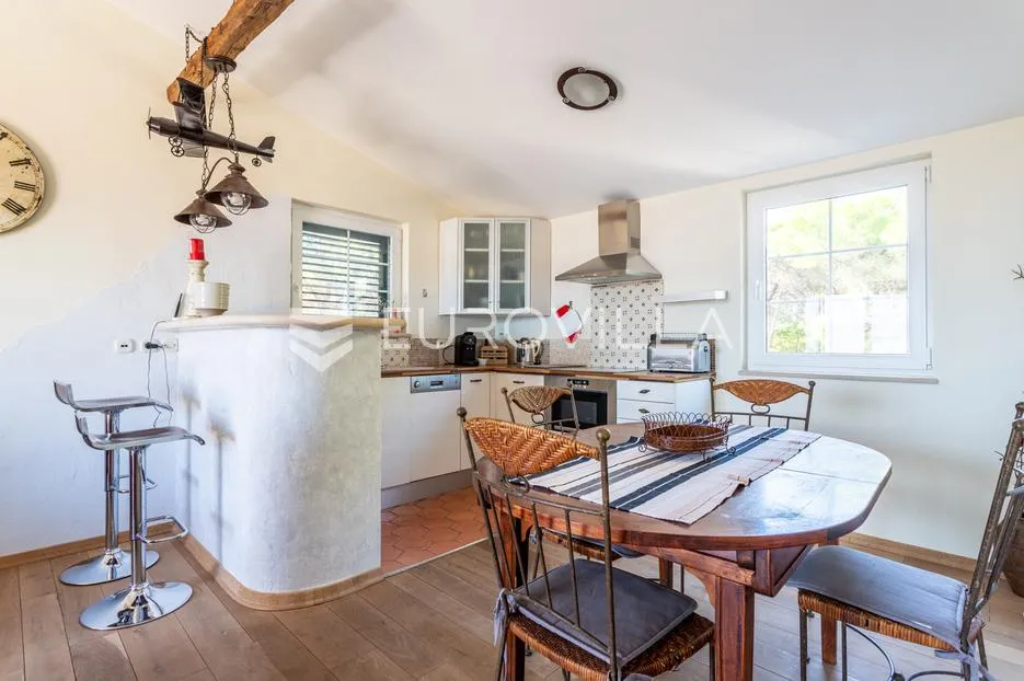 brač, supetar, kuća ukupne površine 372 m² na zemljištu površine 411 m² - slika 9