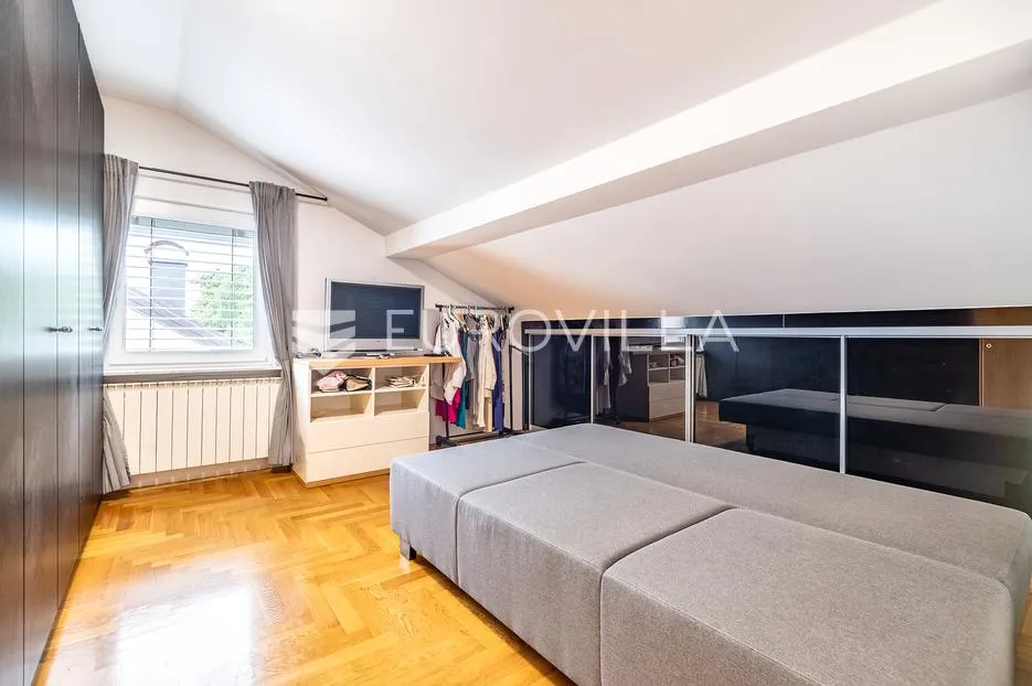 zagreb, sesvete, prekrasna obiteljska kuća 360 m² - slika 11
