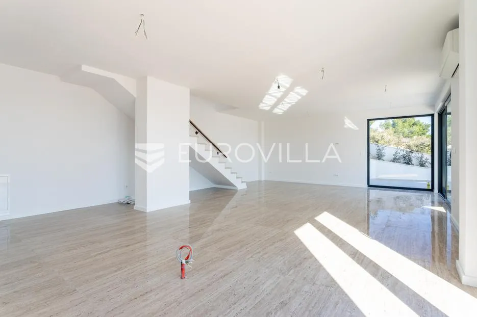 otok murter, betina, prekrasna villa s bazenom - slika 5