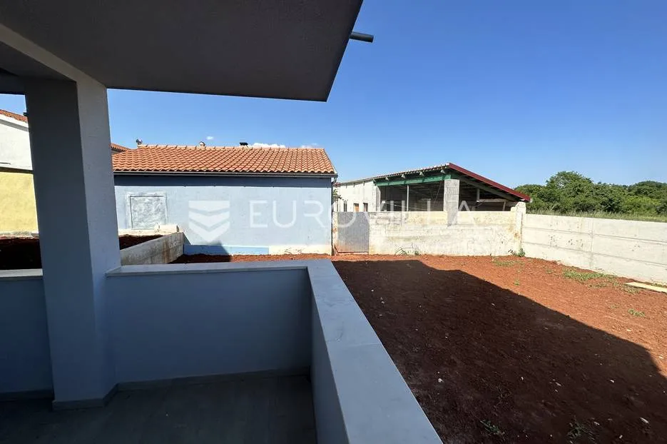 šišan, trosoban stan nkp 67 m2 i velikim vrtom od 204 m2 - slika 25