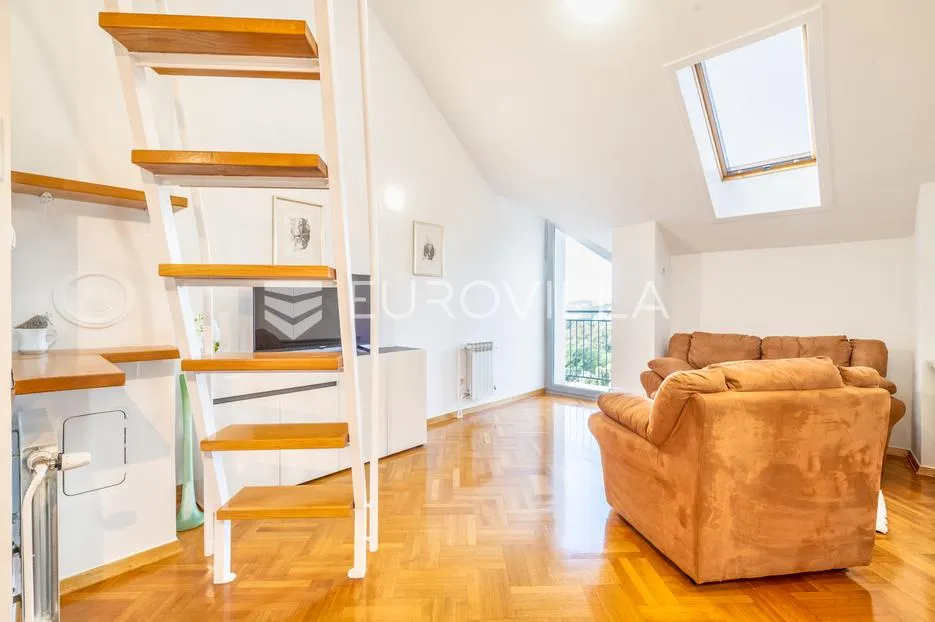 Zagreb, Vinogradi, dvosoban penthouse 50 m²