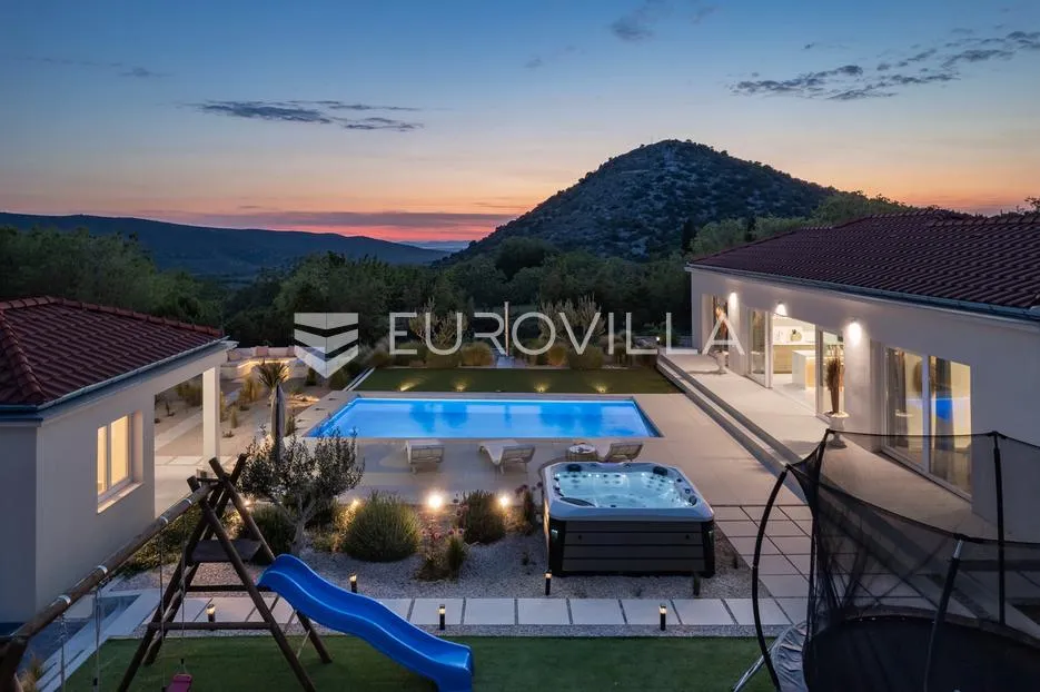 benkovac, radašinovci, prekrasna vila s bazenom u mirnom okruženju - slika 3