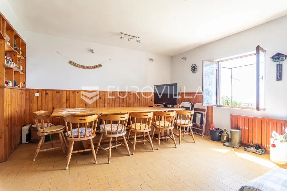 kaštel stari, samostojeća prizemnica površine 74 m², položena na zemljištu površine 1017 m² - slika 6