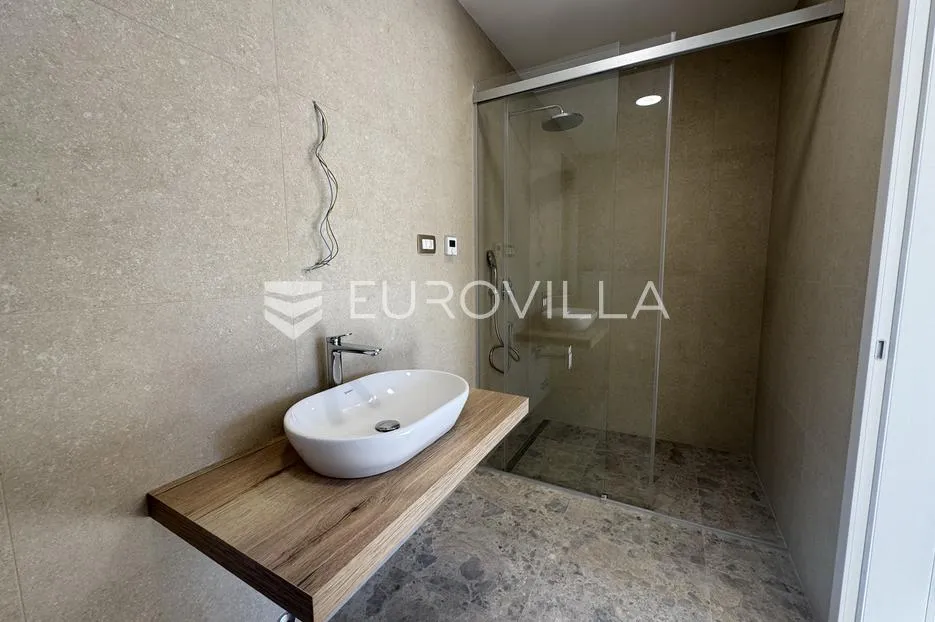 istra, majkusi, moderna prizemnica 160 m² s grijanim bazenom i uređenom okućnicom - slika 19