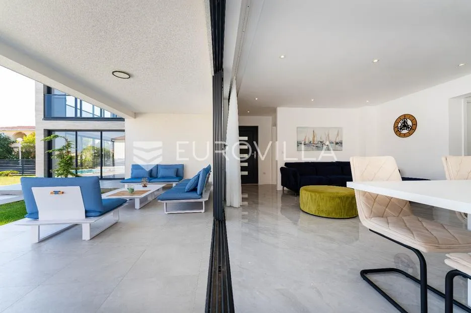 zadar, vir, luksuzna villa sa šest stambenih jedinica, samo 250m od mora - slika 8