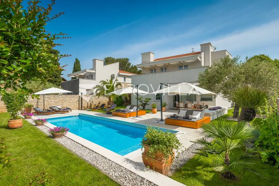 rovinj, rovinjsko selo, prekrasna villa s wellnessom i bazenom, 224 m² - slika 3