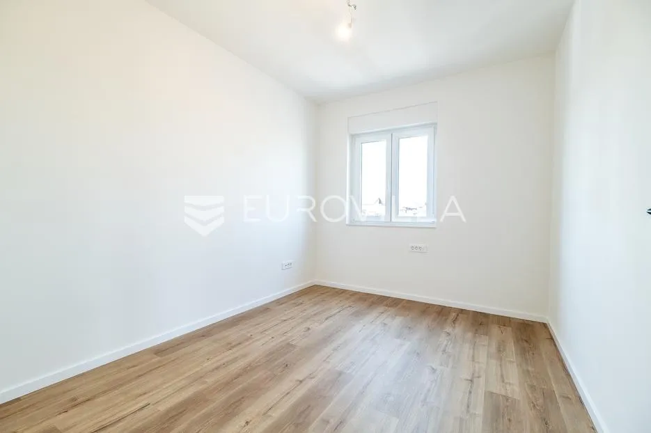 velika gorica, novogradnja, poslovni prostor, ured, 4 parking mjesta, 90 m² - slika 7
