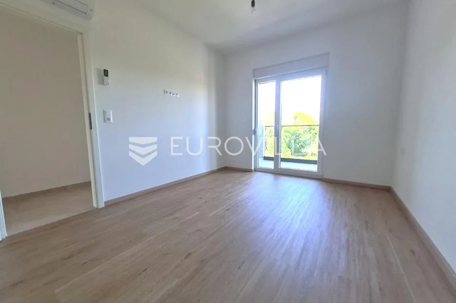vir, komforan trosoban apartman u centru otoka s pogledom na more i krovnom terasom - slika 40