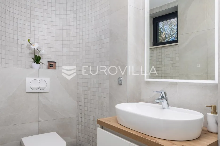 otok krk, malinska, luksuzna vila s dva apartmana u prvom redu do mora - slika 8