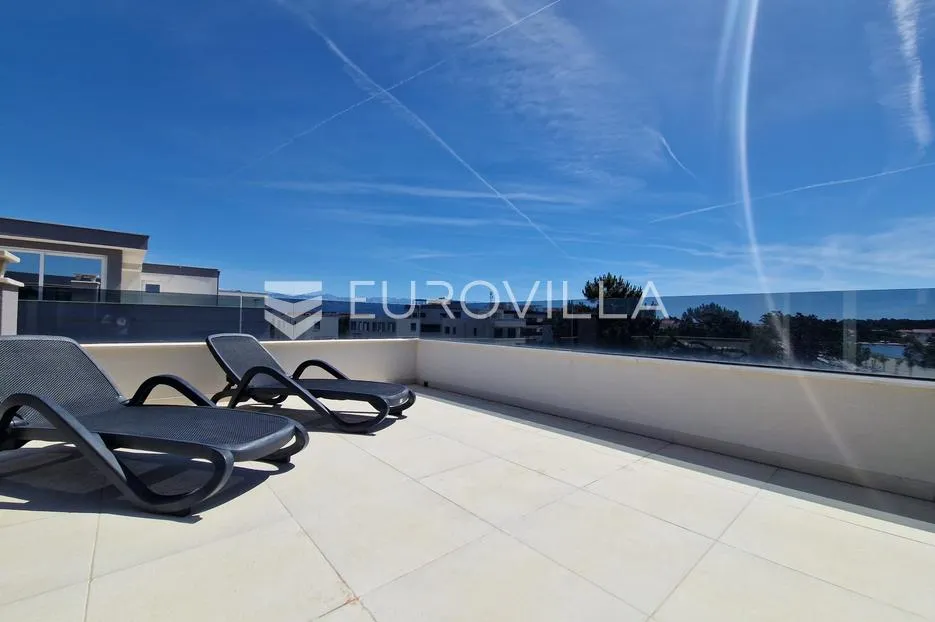 vir, dvoetažni apartman 40 m od mora, krovna terasa s panoramskim pogledom na more - slika 6
