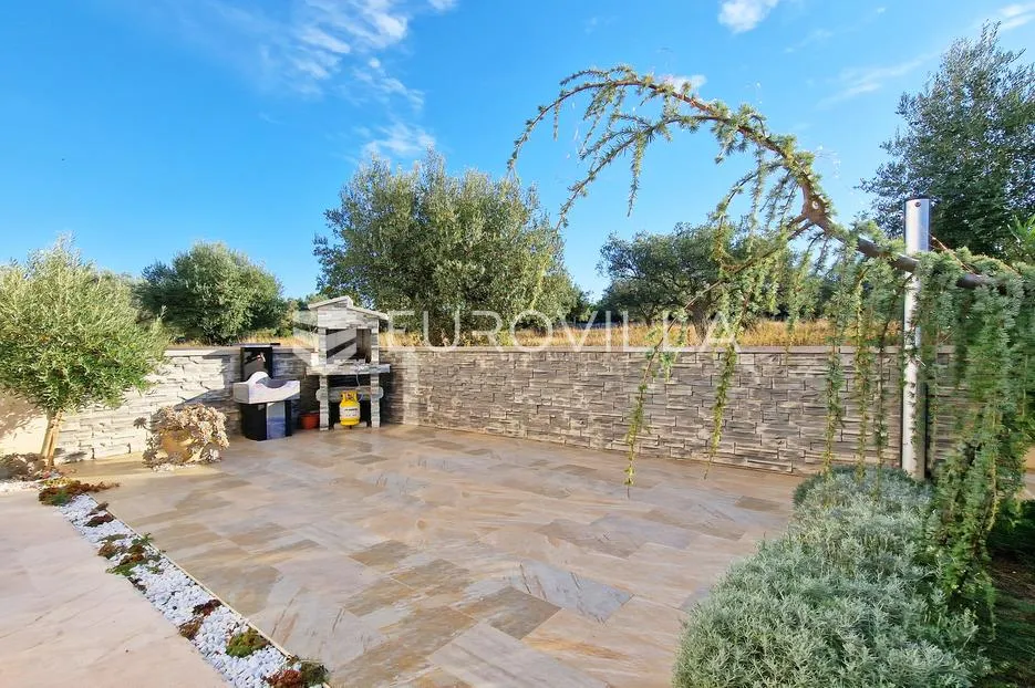 peroj, fažana, komforan stan 130 m² s vrtom 227 m² i prostranim suterenom - slika 28