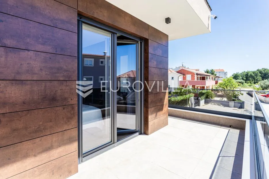 vodice, luksuzna vila s bazenom, novogradnja, parcela 480 m² - slika 28