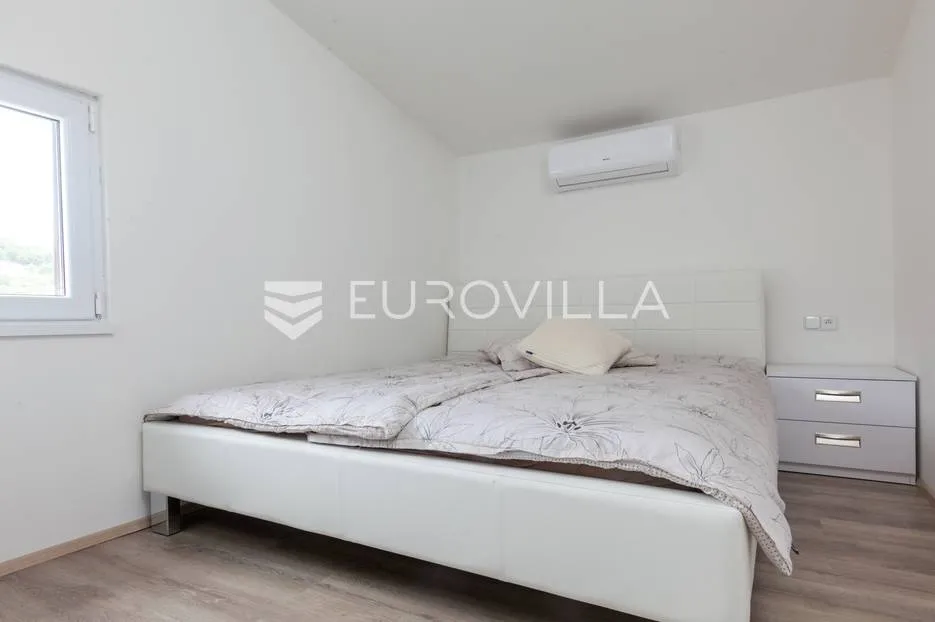 šolta, stomorska, mediteranska vila s bazenom i teniskim terenom - slika 13