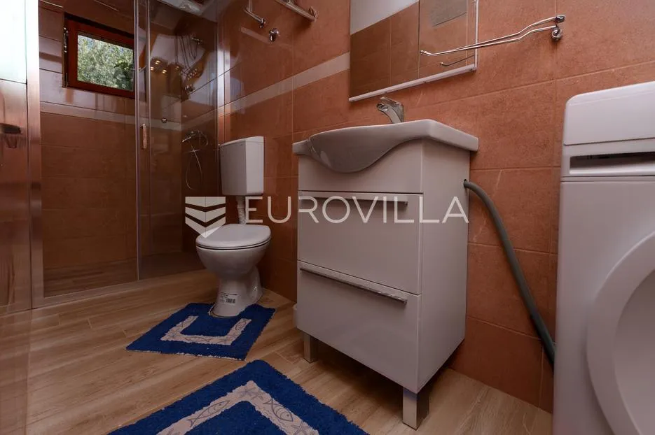 krk, malinska, šarmantna kuća u nizu od 100 m² s dodatnim studiom apartmanom - slika 18