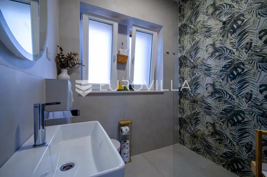 split, tršćanska - renovirani stan s parkirnim mjestom - slika 4
