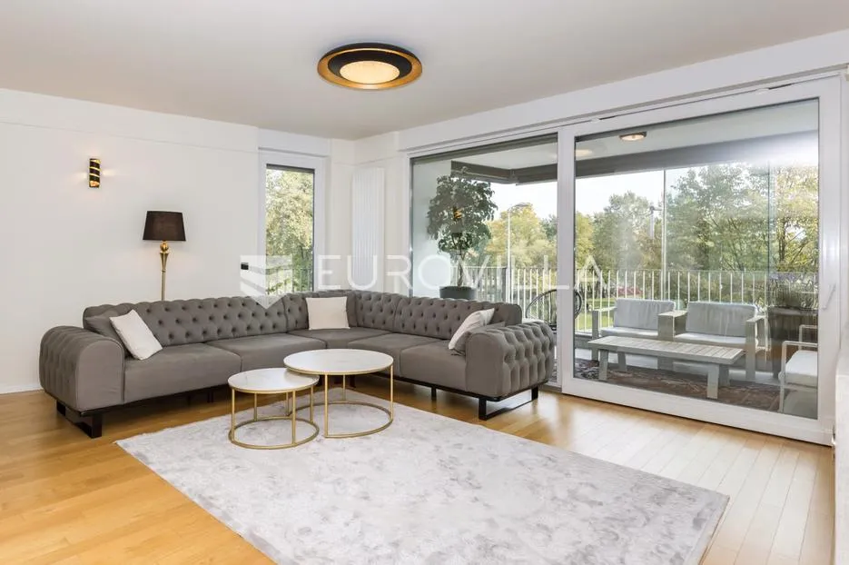 Zagreb, Središće, četverosoban stan garažno parkirno mjesto neto korisne površine 111 m²