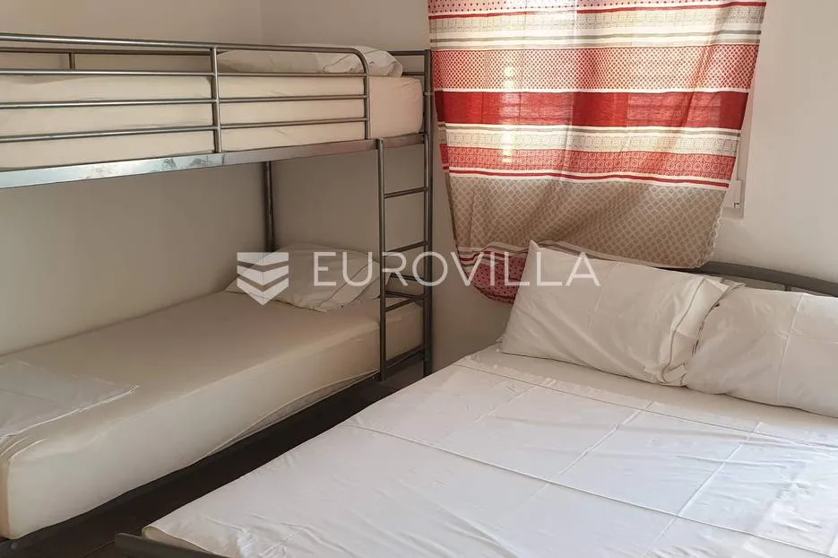nin, ždrijac, prekrasna apartmanska vila, prvi red do mora - slika 14