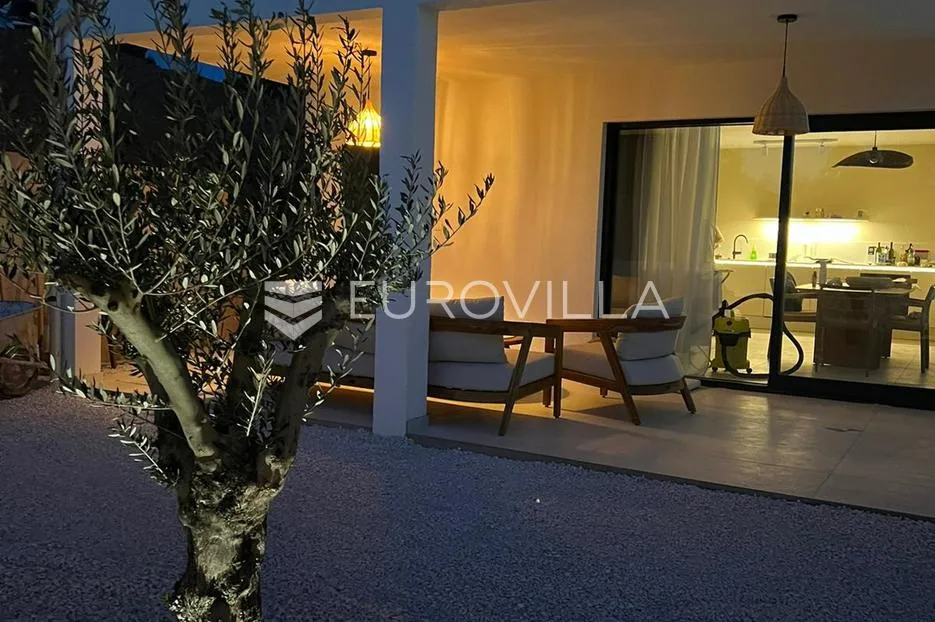 zadar, žman dvije moderne vile s bazenima 262 m² i građ zemljište s dozvolom za treću vilu - slika 22