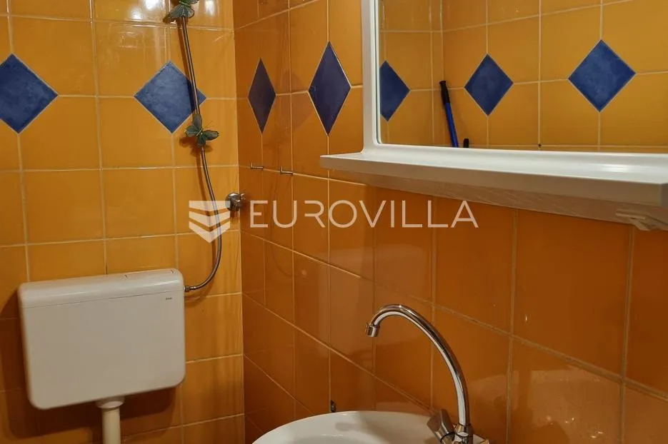 pula, zgrada sa 4 stana po 40 m2 u centru grada - pogodna za najam - slika 9