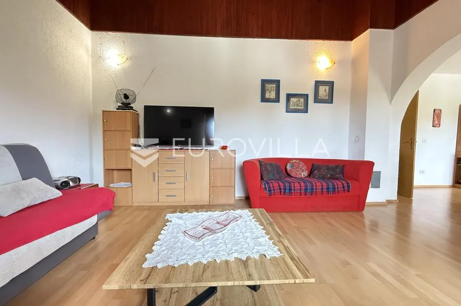 pula, veli vrh - prostrana kuća s pet stambenih jedinica, bazen 22 m2, garaža - mirna lokacija - slika 25