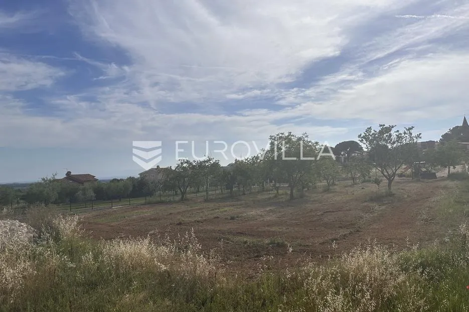 Istra, Kaštelir, građevinsko zemljište 1870m2 na top lokaciji - Krančići, Kaštelir - Labinci