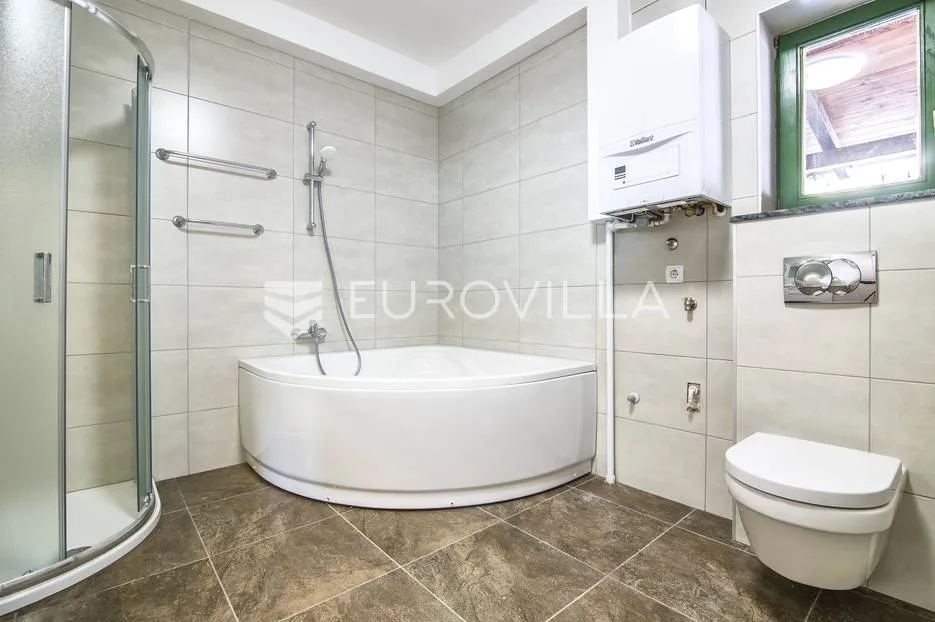 remete, novouređen trosoban stan za najam 137 m² - slika 7
