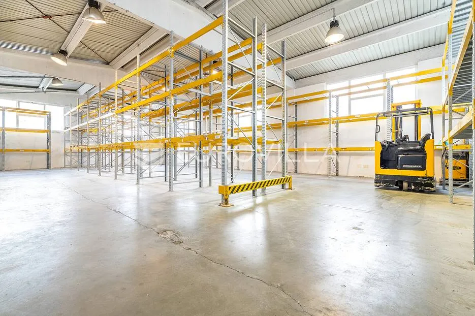 zaprešić, stambeno poslovna kuća 950m2 sa skladišnom halom, vrhunska lokacija - slika 15