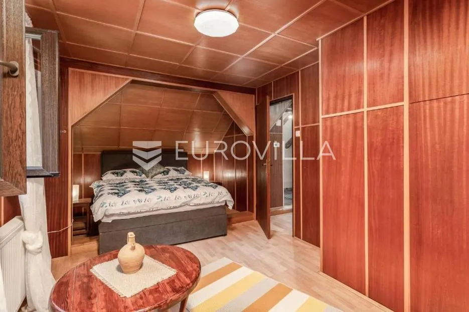 gorski kotar, brod na kupi, kompletno uređena kuća 250 m², jacuzzi, garaža - slika 15