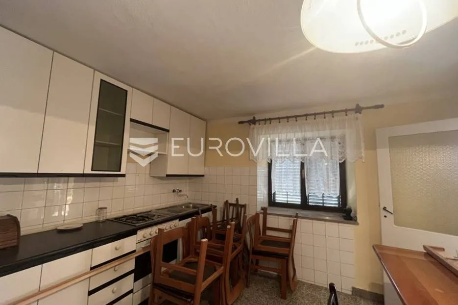 kaštel, plovanija velika stara samostojeća kuća - stancija - slika 14