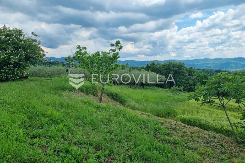 istra, buzet, građevinsko zemljište s pogledom na zelenilo u pravoj oazi mira - slika 9