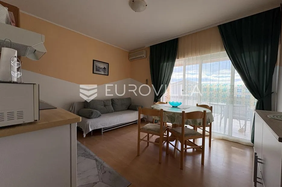 vodice, kuća s 5 apartmana, 278 m² - slika 9