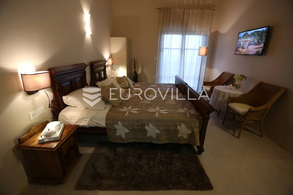 istra, savičenta, juršići, moderna vila 400 m2 na velikoj okućnici 1986m2 - slika 15