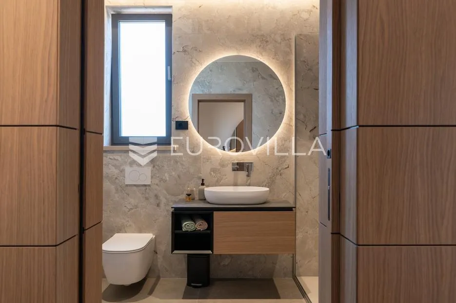 istra, krnice, impresivna dizajnerska vila s pogledom na more - slika 8