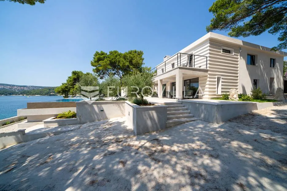 brač, vila na prekrasnoj poziciji 1. red uz more - slika 3