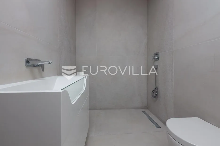 opatija privé, ekskluzivan četverosoban stan 139 m², bazen, teretana - slika 16