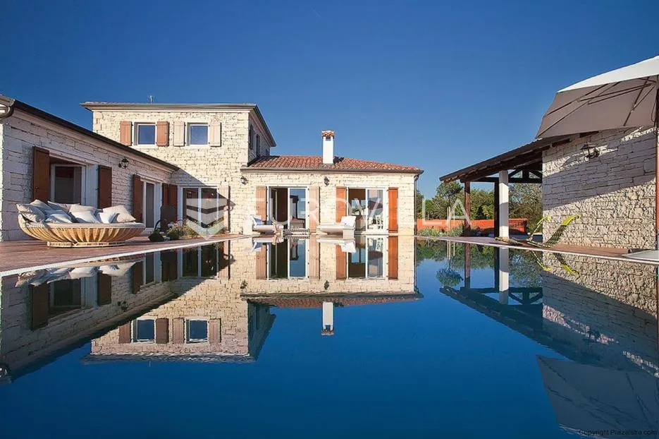 istra, svetvinčenat, vila s bazenom nkp 270 m2 - slika 2
