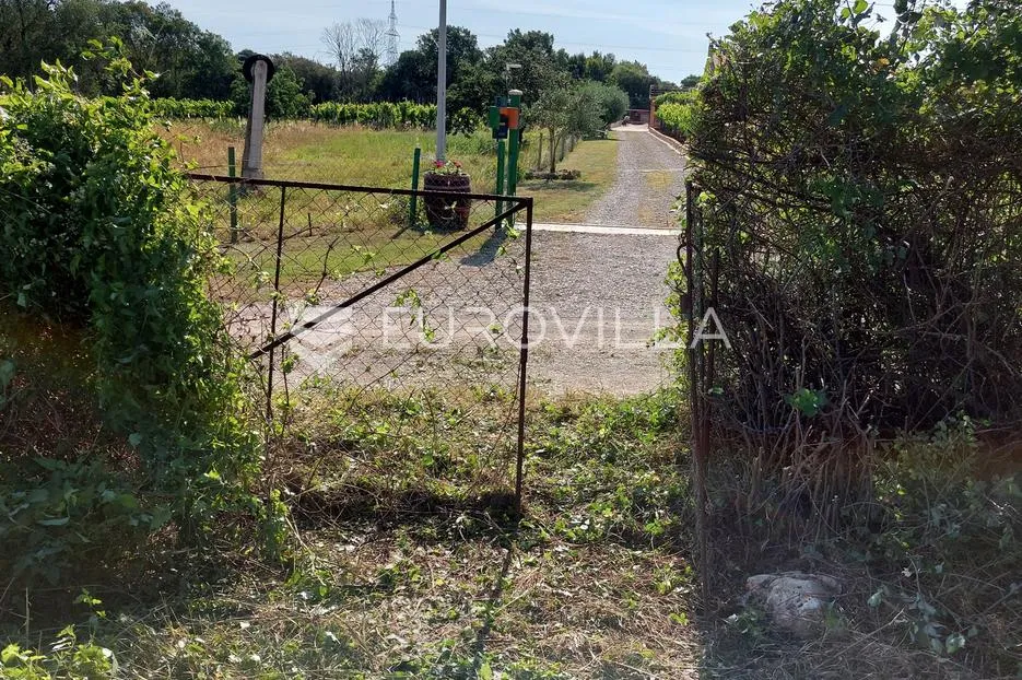 pula, građevinsko zemljište za 4 stambene jedinice 1776 m2 - medulinska cesta - slika 2