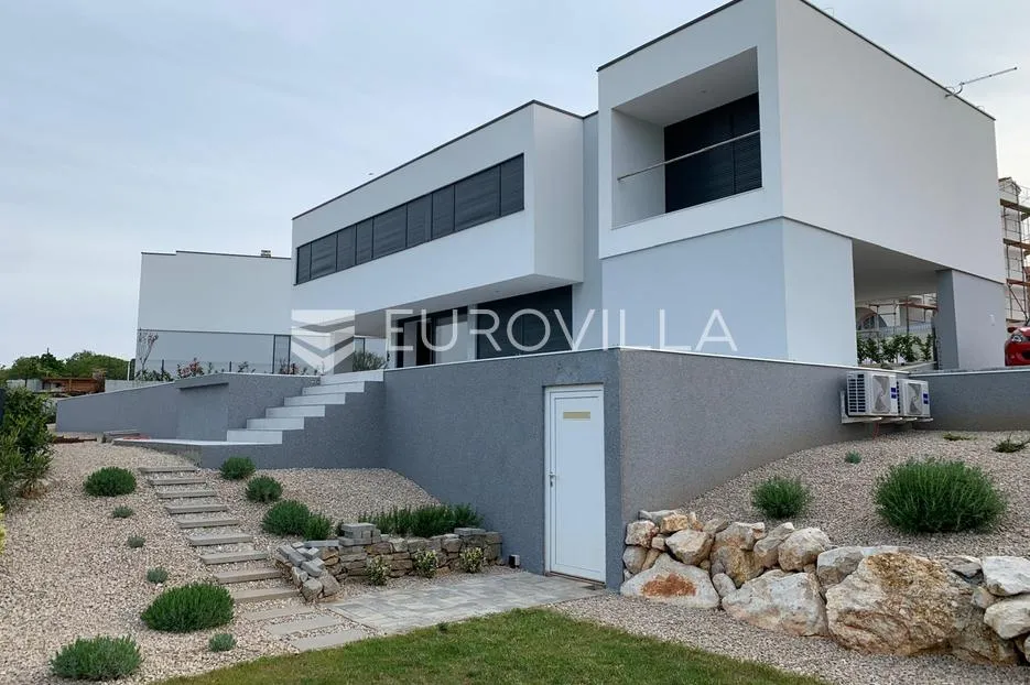 krk, luksuzna vila od 260m2 na parceli od 885m2 - slika 2