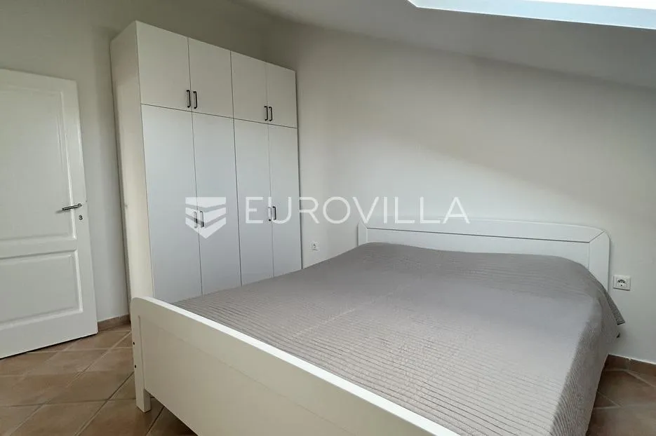 zadar, diklo, uređen dvosobni stan na drugom katu, 74 m² - slika 5