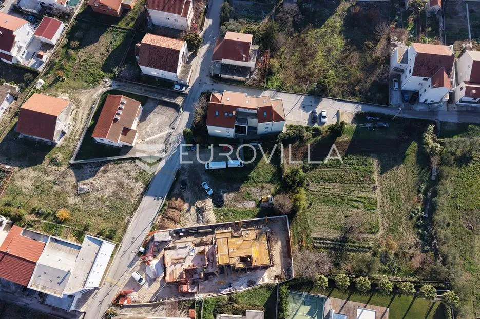 kaštel lukšić, trosoban penthouse s krovnom terasom i dva parkirna mjesta - slika 25