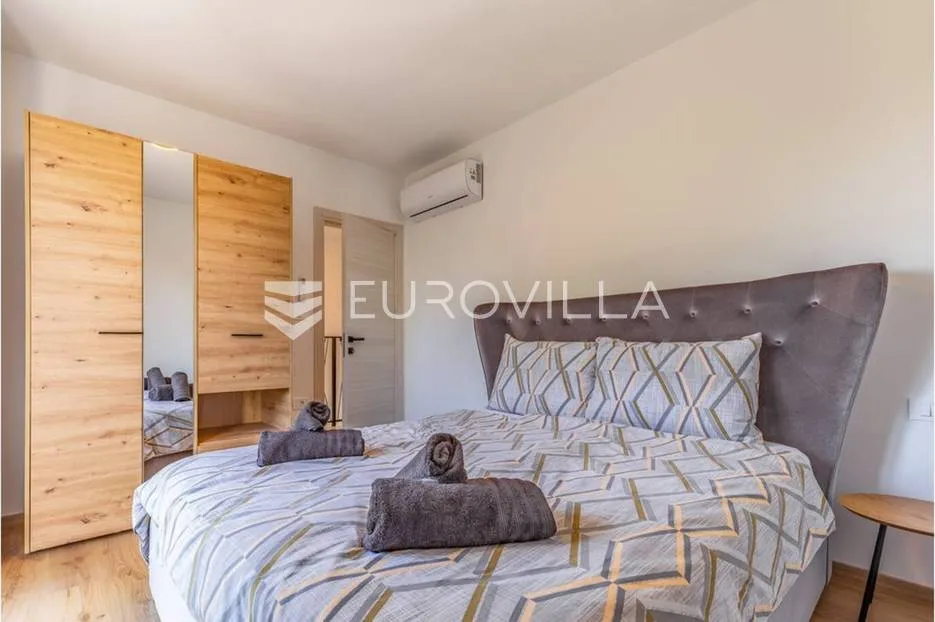 pula, valdebek - prekrasna moderna dvojna kuća, nkp 76.87 m2 - slika 12
