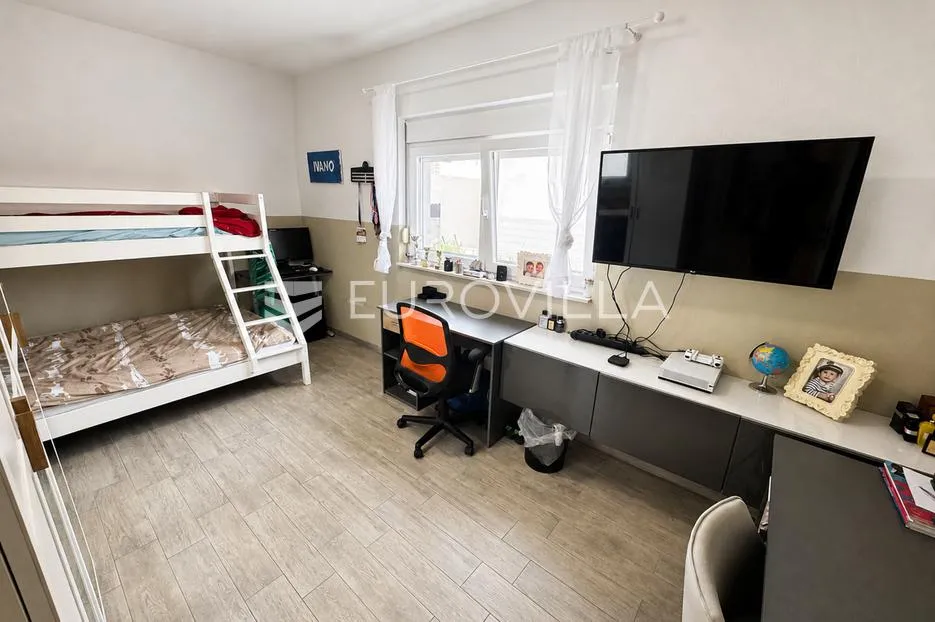 zadar, rtina, kuća s bazenom i tri stambene jedinice, 200 m od mora - slika 13