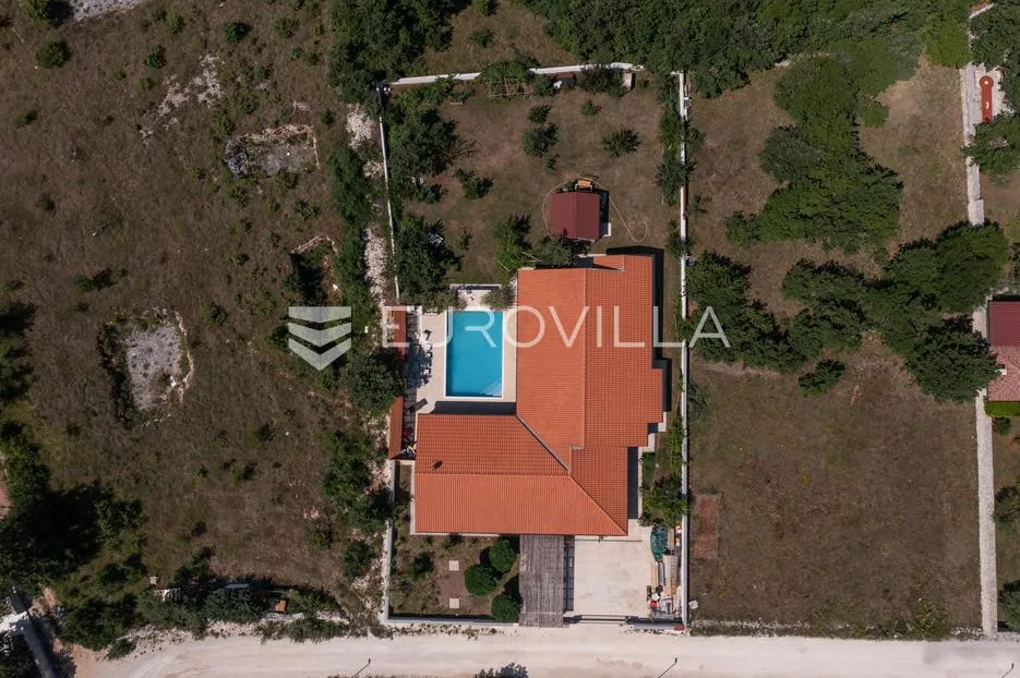 istra, svetvinčenat, samostojeća prizemnica s vrtom i bazenom - slika 35