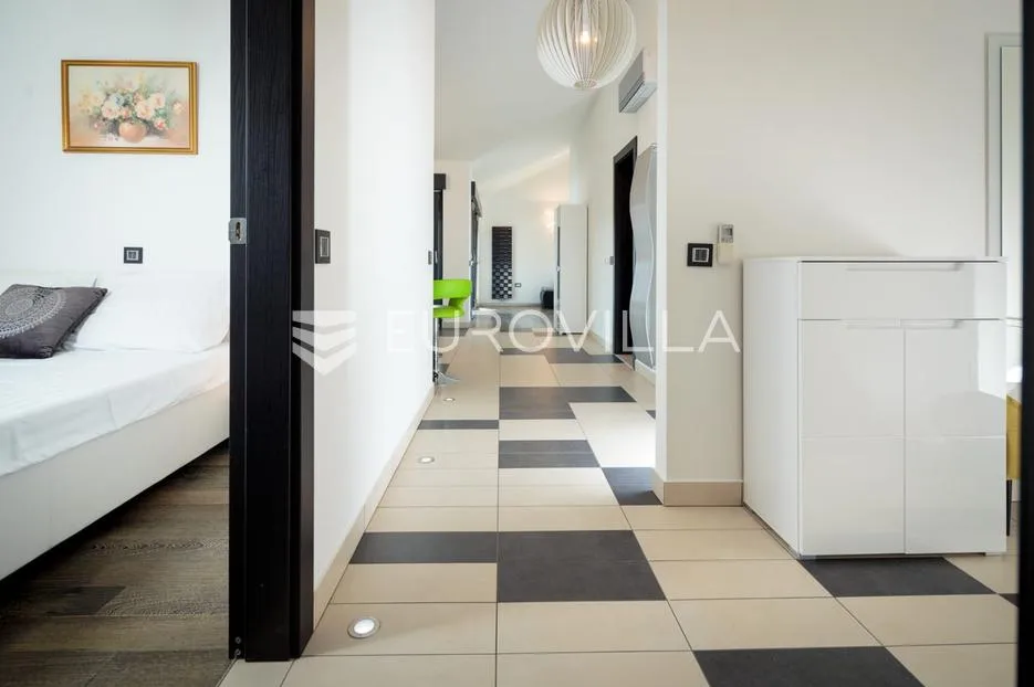 pula, dolinka, luksuzan trosoban stan 129 m², novogradnja, blizina mora i centra - slika 24